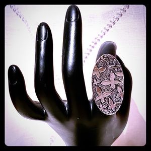 ☂️Oversized oval statement ring | butterfly design